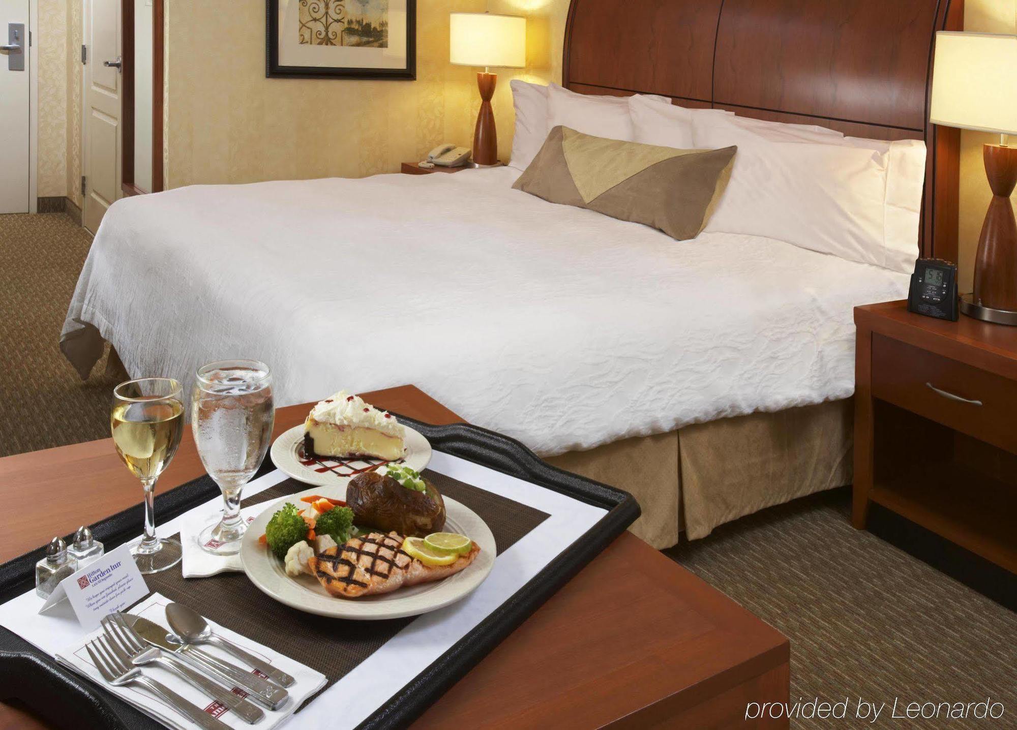 Hilton Garden Inn Shirlington Arlington Kamer foto